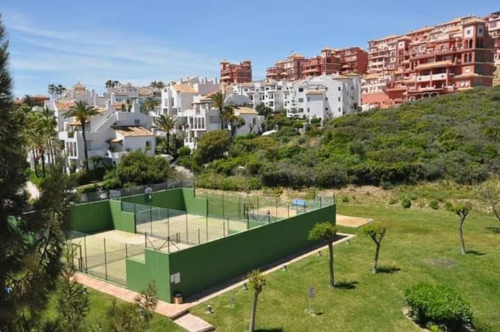 Beautiful Apartment In Duquesa Suites And Gardens Castillo de Sabinillas ภายนอก รูปภาพ