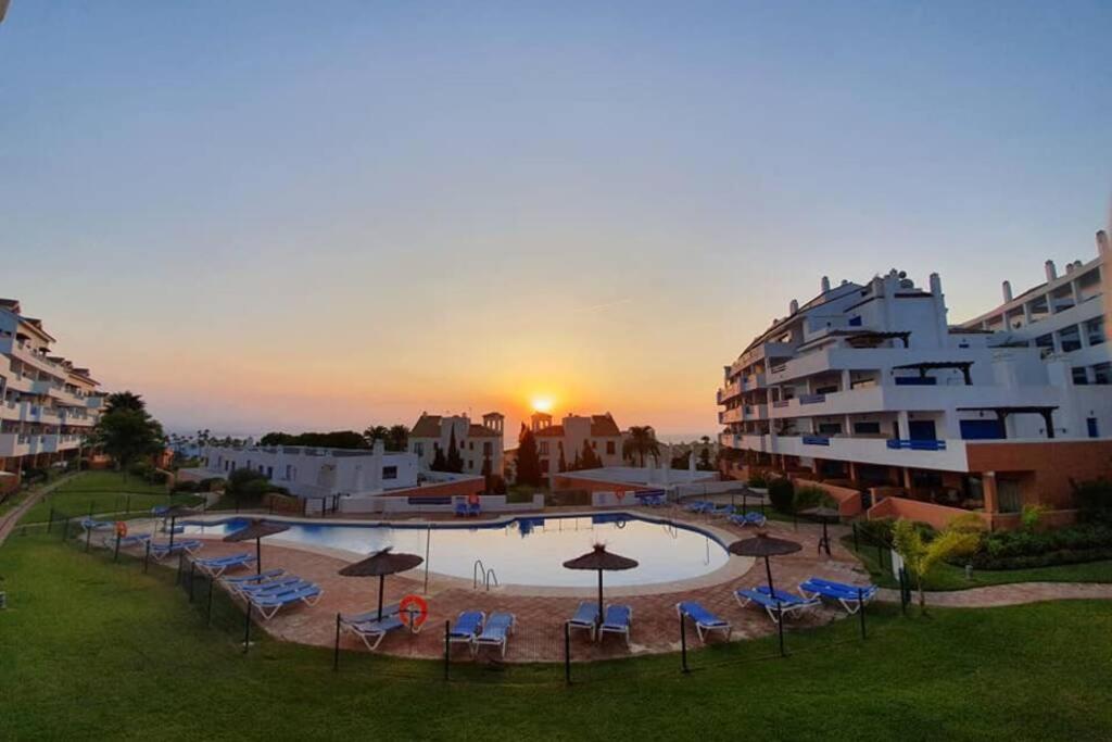 Beautiful Apartment In Duquesa Suites And Gardens Castillo de Sabinillas ภายนอก รูปภาพ