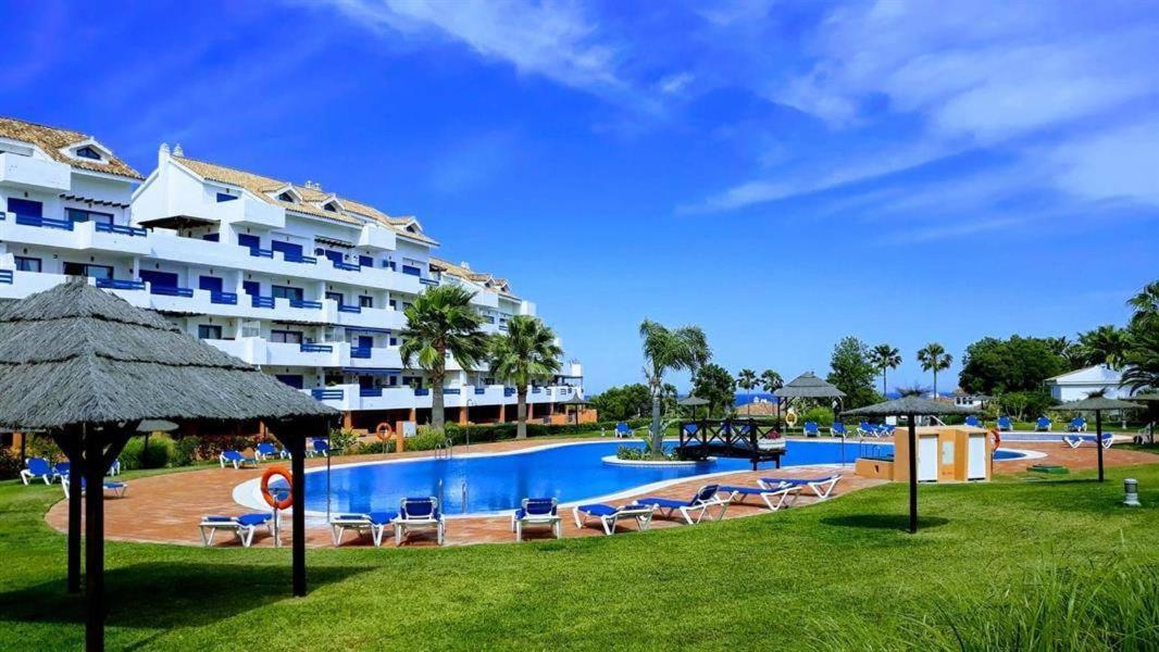Beautiful Apartment In Duquesa Suites And Gardens Castillo de Sabinillas ภายนอก รูปภาพ